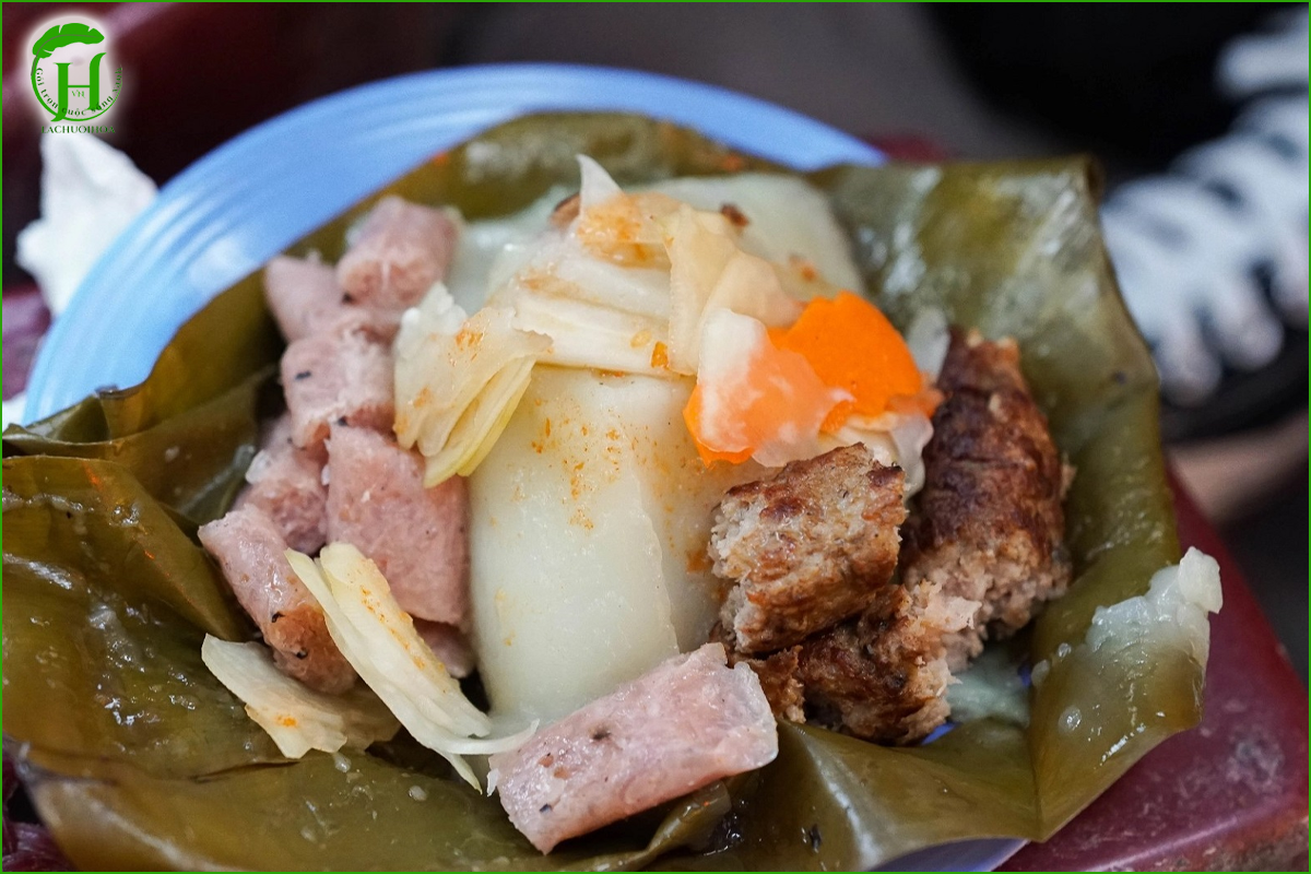 Chuẩn bị lá chuối gói bánh